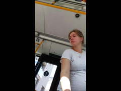 Swanger mit dicken Titten Pregnant im Bus Spy